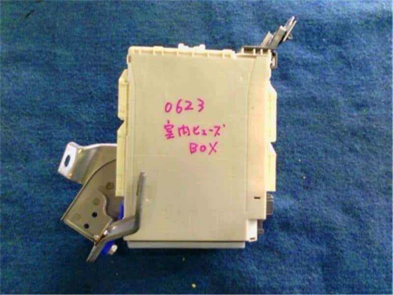 Fuse Box TOYOTA Landcruiser prado 2019 CBA-TRJ150W