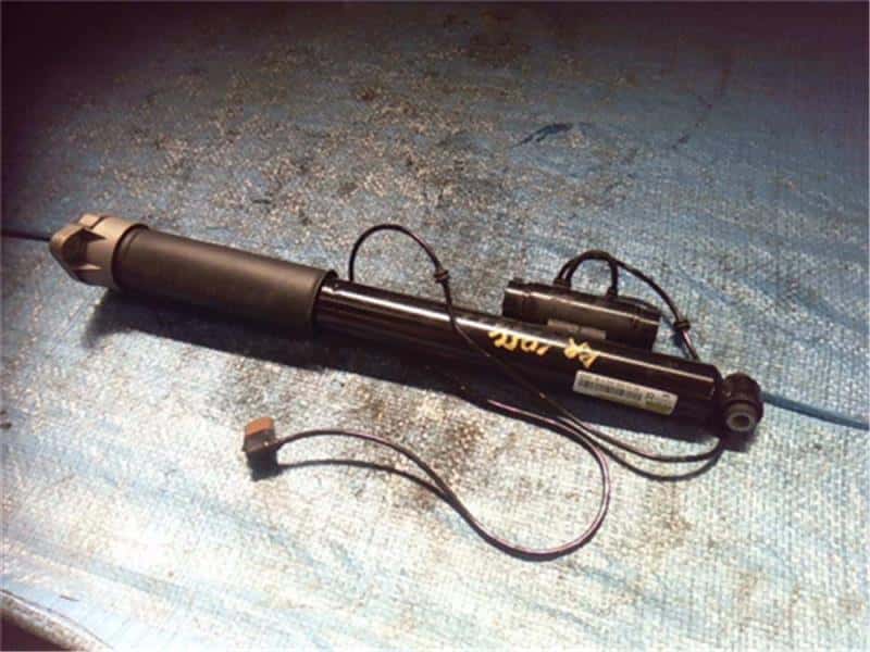 Rear Right Shock Absorber MERCEDES-BENZ C-Class 2020 DBA-205240C 205243 C200 S20