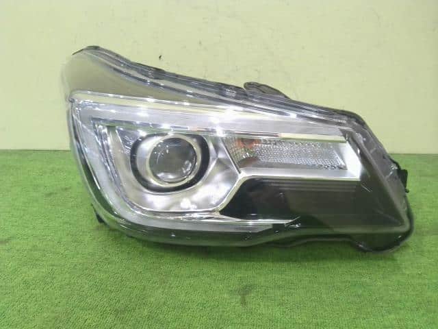 Right Headlight SUBARU Forester 2015 DBA-SJ5 84002SG200