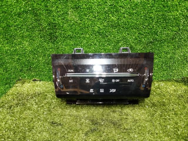 A/C Control Panel TOYOTA Harrier 2018 DAA-AVU65W 5590048400