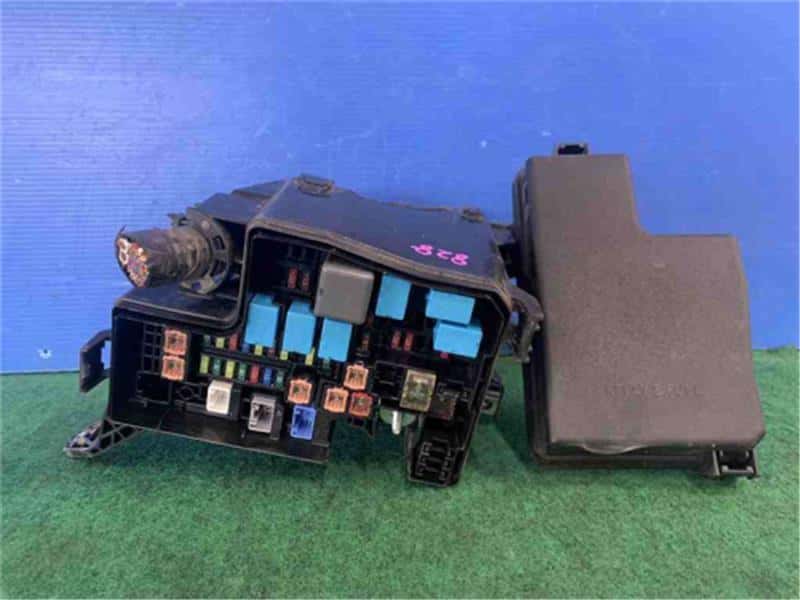 Fuse Box TOYOTA Harrier 2018 DBA-ASU65W